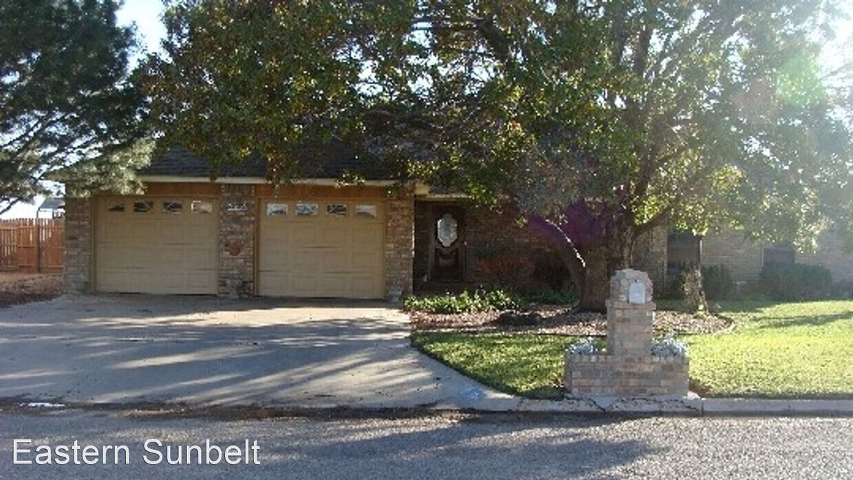 Primary Photo - 3 br, 2 bath House - 404 Monticello Parkway