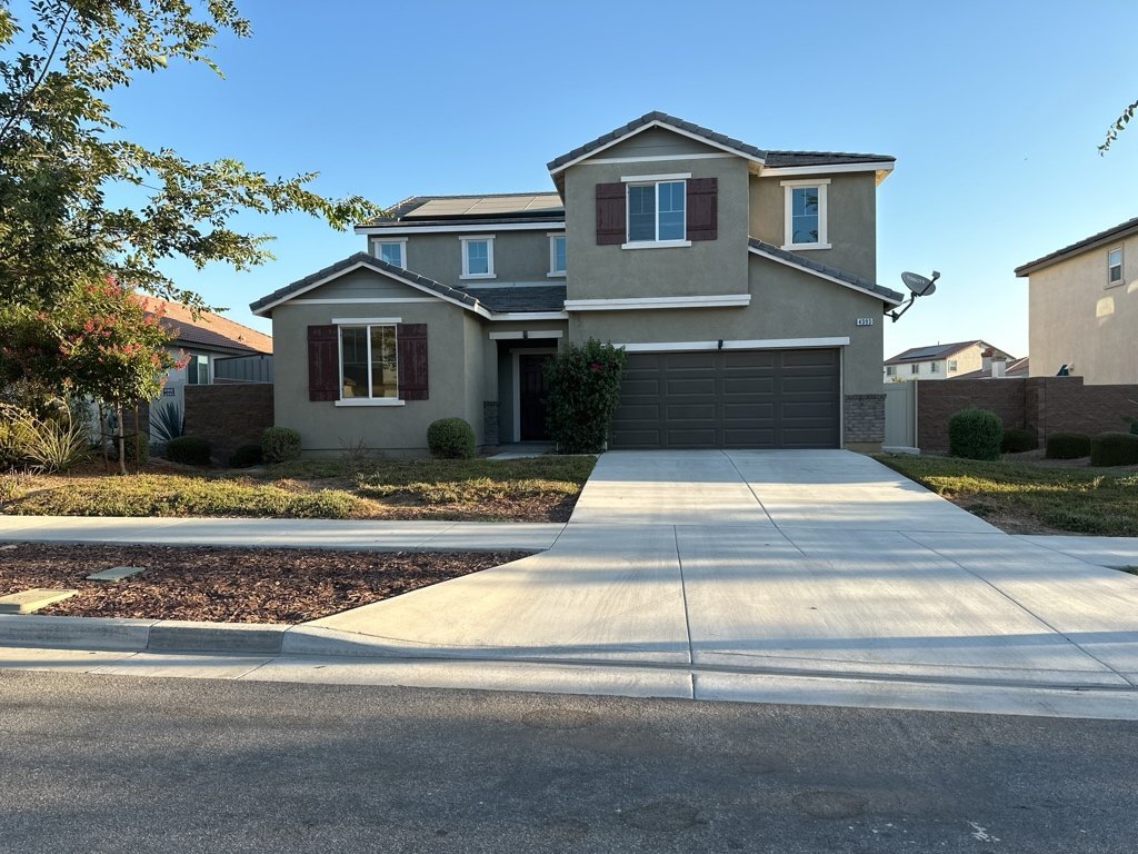 Spacious 4-Bedroom in Riverside with 3 Full Baths - 2700 Sq Ft of Space - Spacious 4-Bedroom in Riverside with 3 Full Baths - 2700 Sq Ft of Space