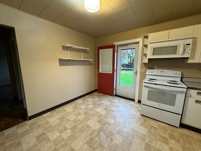 Foto del edificio - West Roseburg 2 Bedroom house