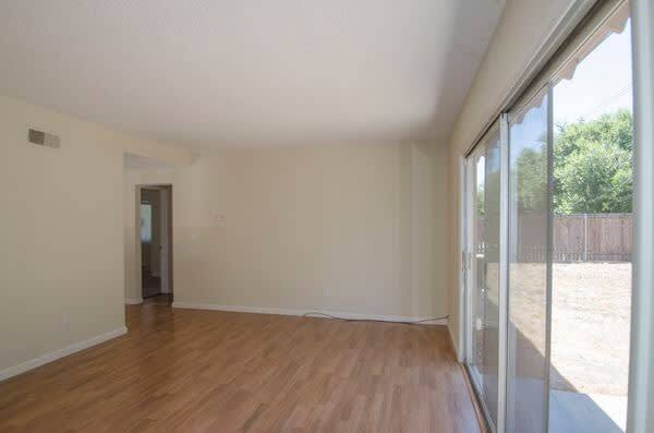 Foto del edificio - 1234 Pumalo St