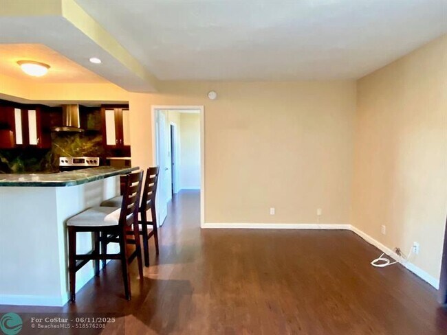 Foto del edificio - 1050 SE 15th St