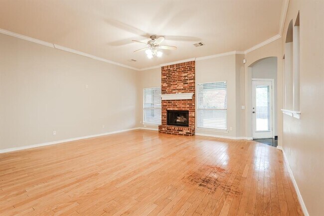Foto del edificio - 16904 Gladstone Cir