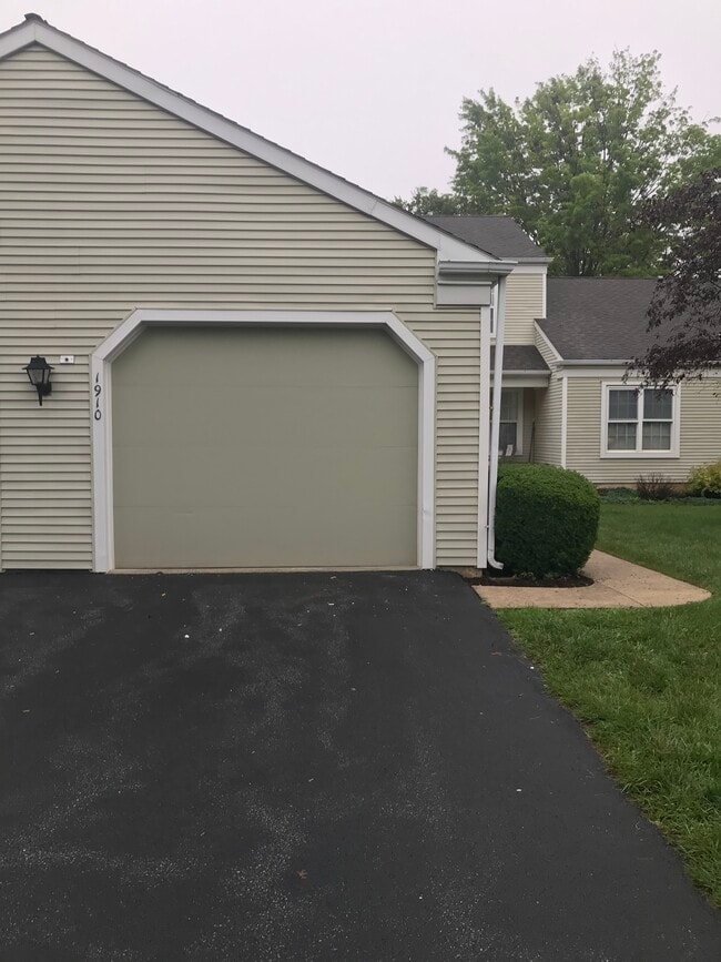 Building Photo - 2115 Wexford Rd