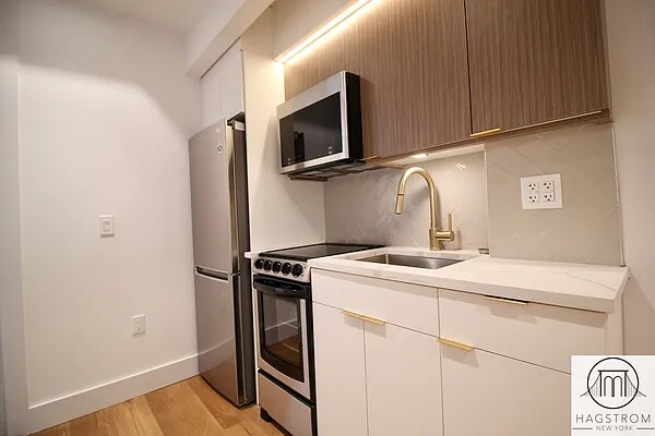 Foto del edificio - 223 E 96th St