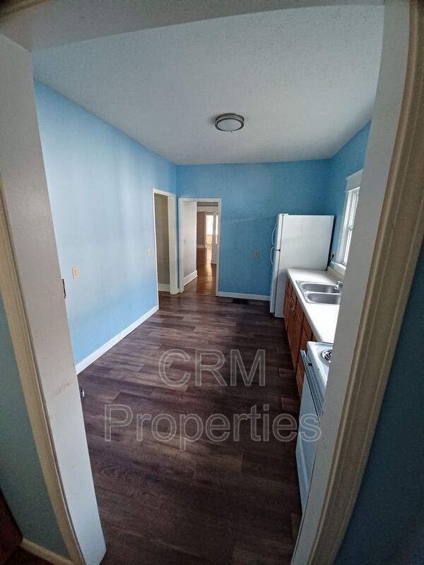 Building Photo - 2304 E Memorial Dr