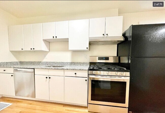 Building Photo - MODERN AND UPDATED 3BED IN SOUTHIE FOR $42...