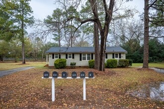 Building Photo - 6 Country Squire Ct