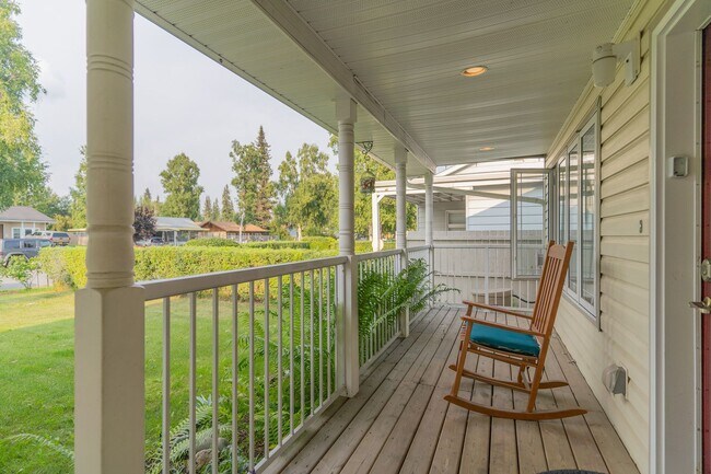 Building Photo - 3 bed/2.5 bath/2 car heated garage/Dog All...