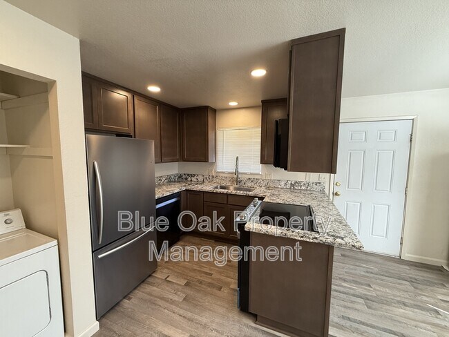 Foto del edificio - 438 Ash St