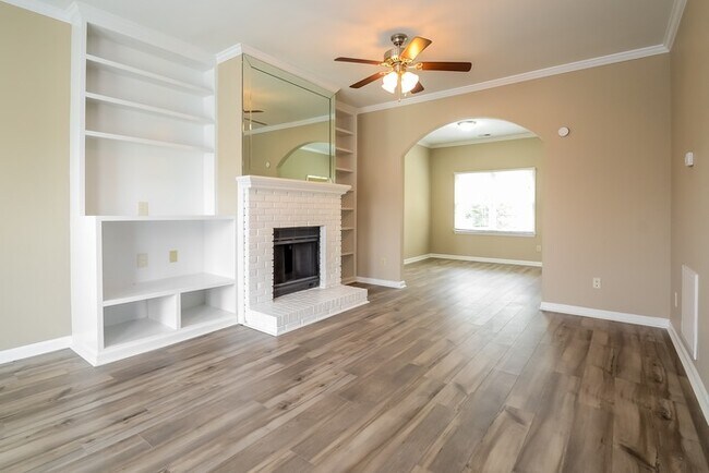 Foto del edificio - 1205 Hillsboro Ln