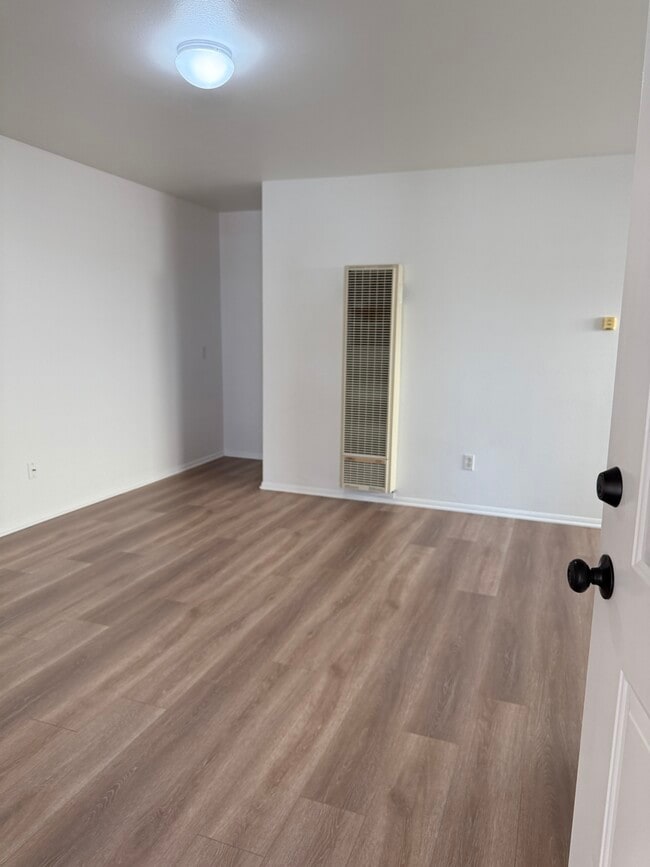 Building Photo - 1211 W 164th St