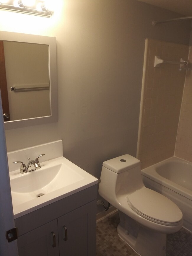 Building Photo - 249 Chestnut St