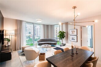 Building Photo - 1010 SW 2nd Ave