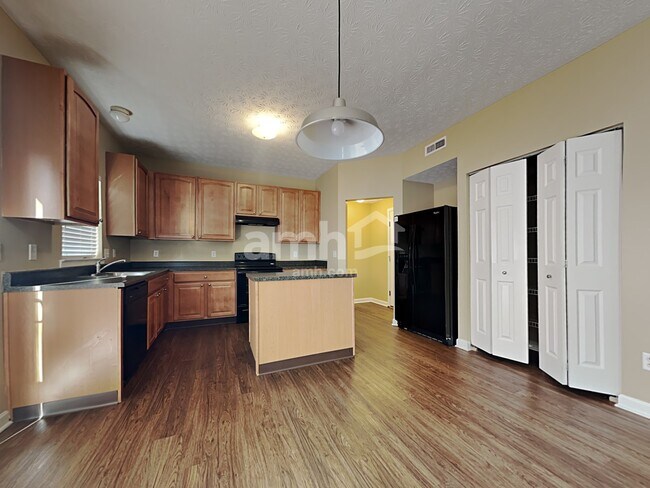 Foto del edificio - 5117 Rivers Edge Blvd