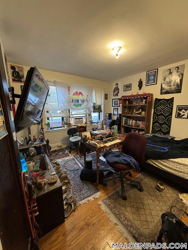 Building Photo - 349 Pleasant St