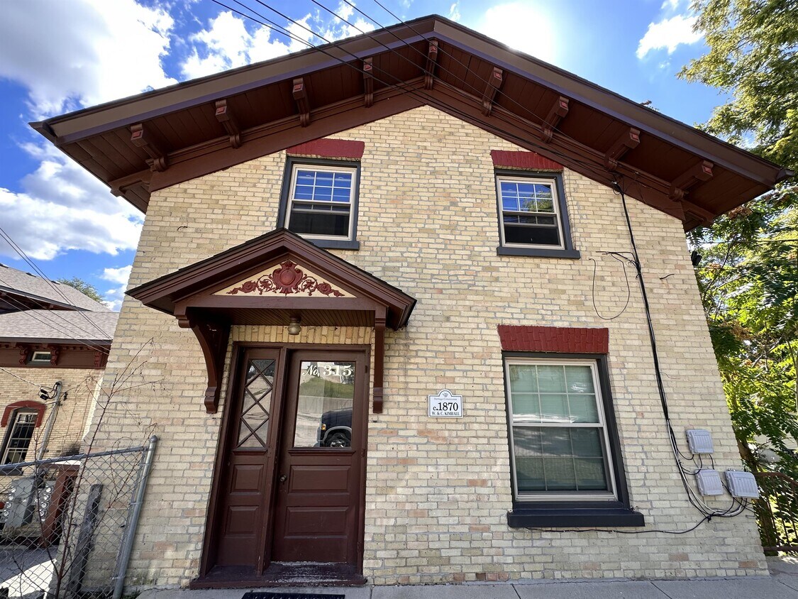 Primary Photo - 315 Mountain St