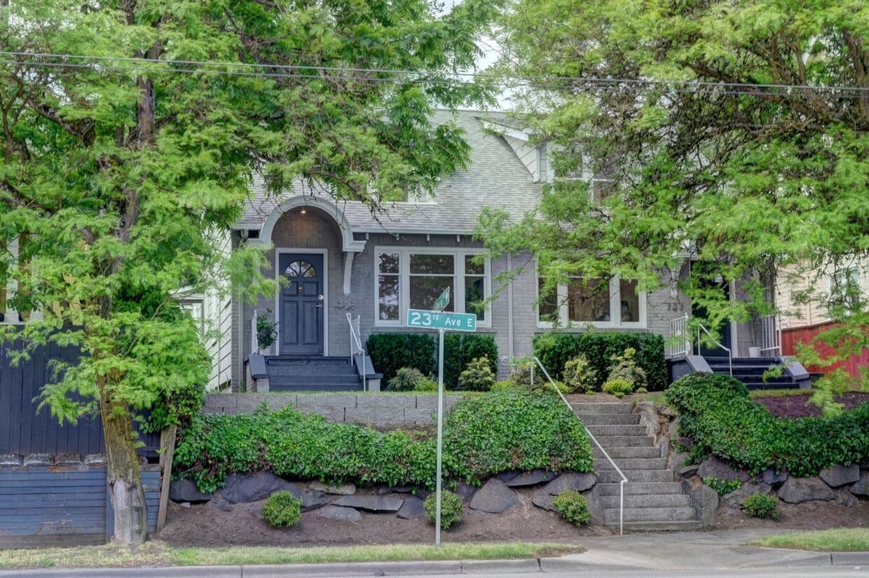 Primary Photo - Charming 3BR Townhome in Seattle