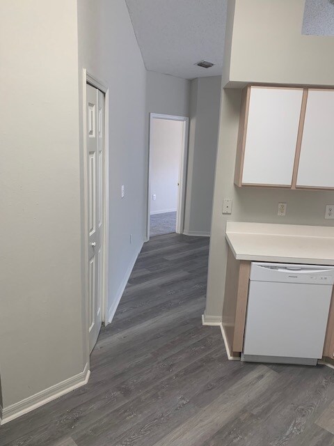 Building Photo - 3004 Summer House Dr