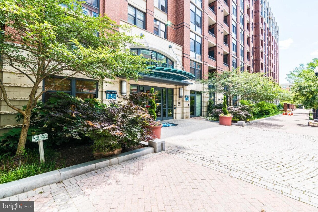 1021 N Garfield St Unit 334, Arlington, VA 22201 Room for Rent in