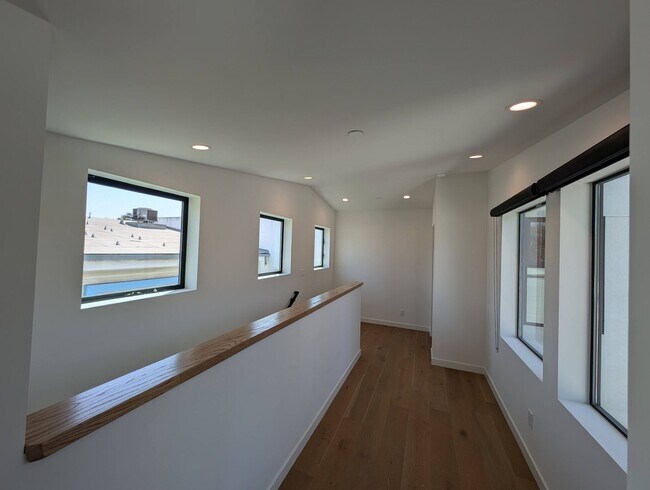Building Photo - Horizon Real Estate Management Group