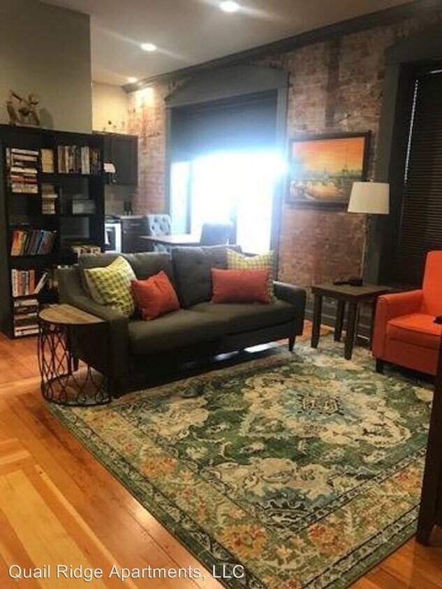 Foto principal - 105 S 1st St