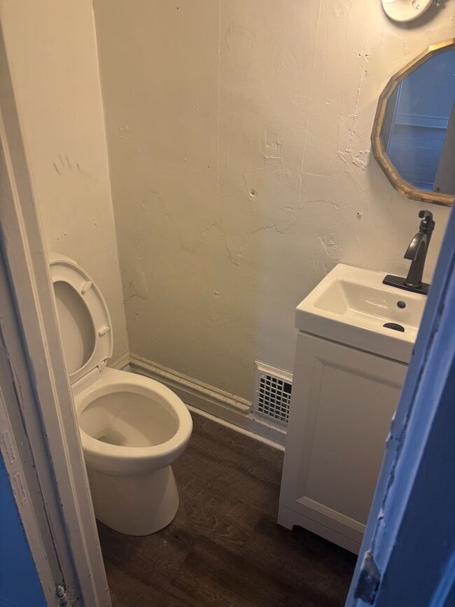 Building Photo - 509 W Franklin St