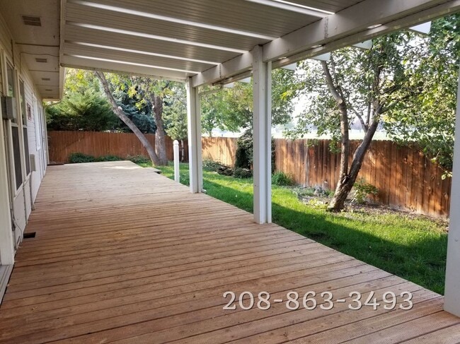 Building Photo - 2386 E Three Bars Dr