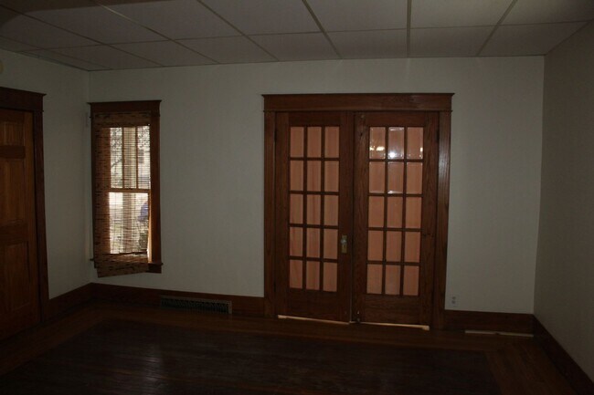 Foto del edificio - 813 E Third St