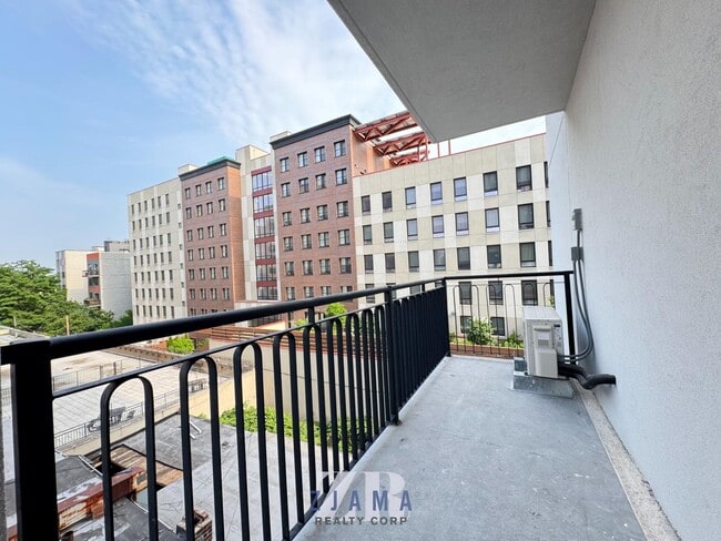 Building Photo - 1584 Fulton St