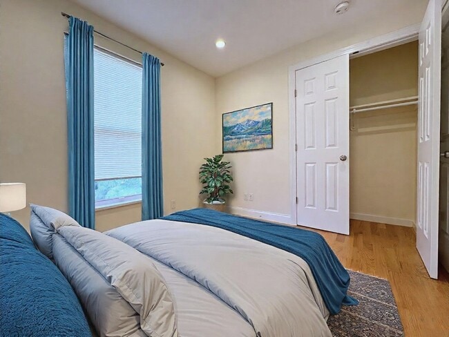 Building Photo - 379 Harvard St