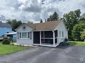 Building Photo - 43 Sterling St