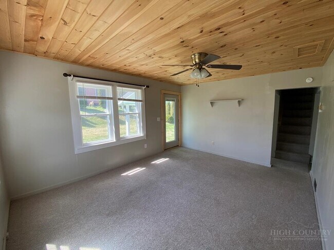 Foto del edificio - 2 W 4th St