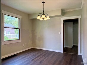 Building Photo - 37 White St