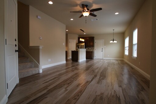 Building Photo - Stunning Benbrook 3B/2.5B Townhome ((Stain...