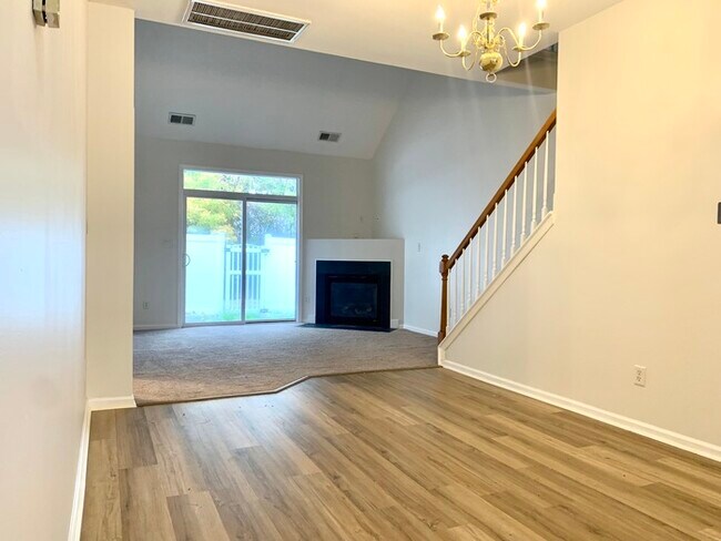 Foto del edificio - BEAUTIFUL 3 BED/2.5 BATH CONDO, SPACIOUS &...