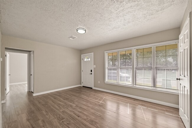 Foto del edificio - 1221 Parkway Dr