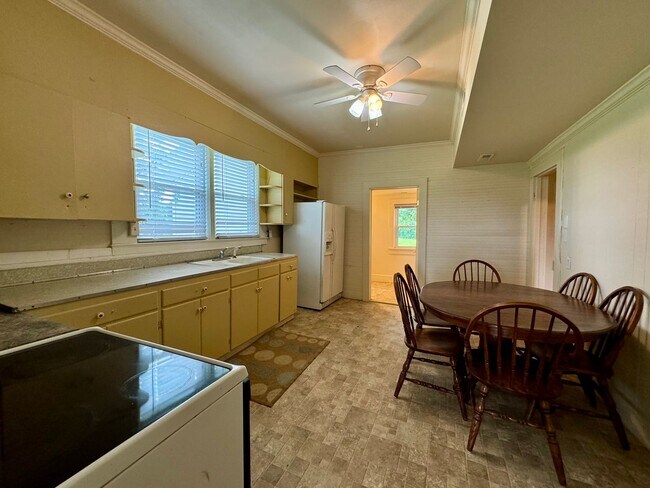 Foto del edificio - Large Home with Tons of Space for Rent