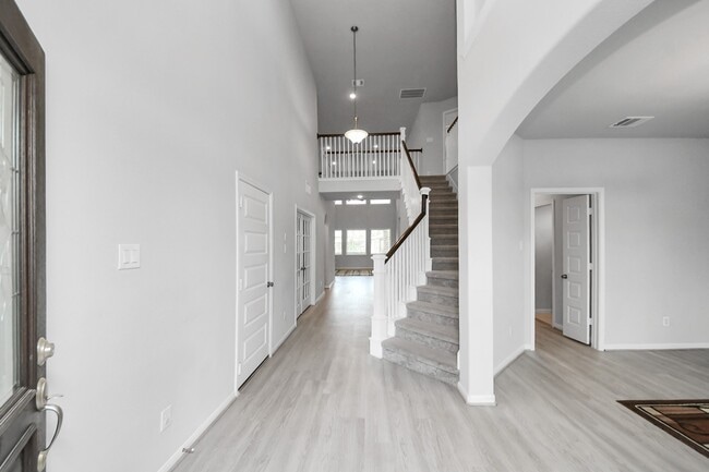 Building Photo - 3102 Trishelle Ct