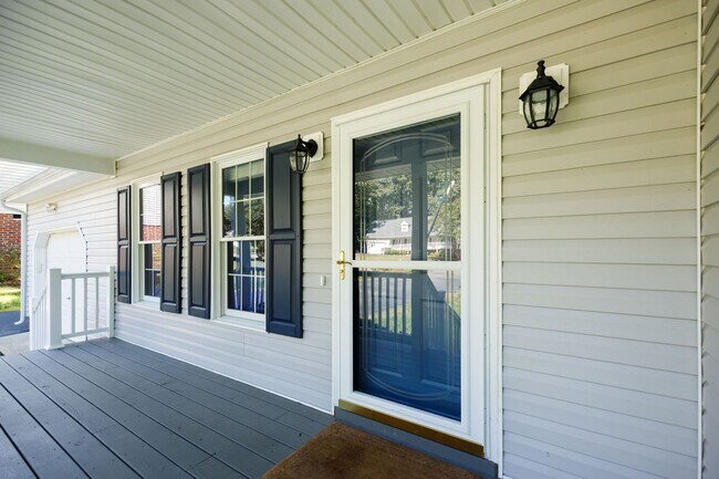 Foto del edificio - 3 Bedroom/2 Bath Rancher in the North Ches...