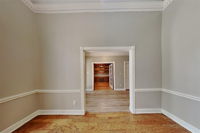 Foto del edificio - 5207 Maple Terrace Dr