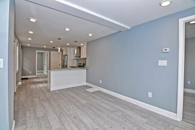 Building Photo - 16 Lathrop St