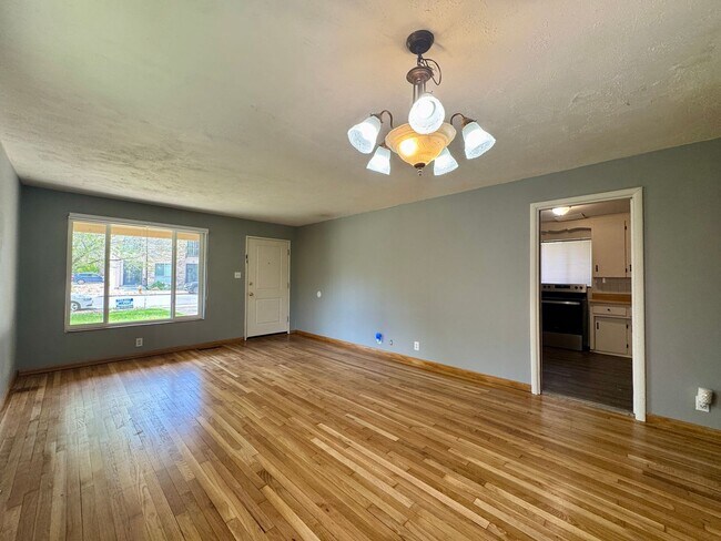 Foto del edificio - 3 Bedroom Home Walking distance to Sloan L...