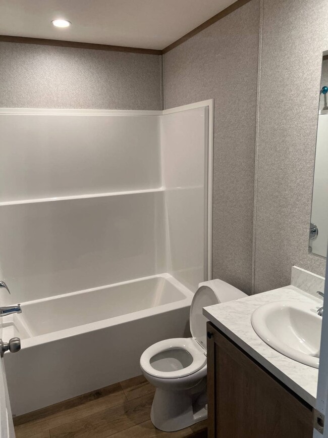 Building Photo - 200 E Zora St