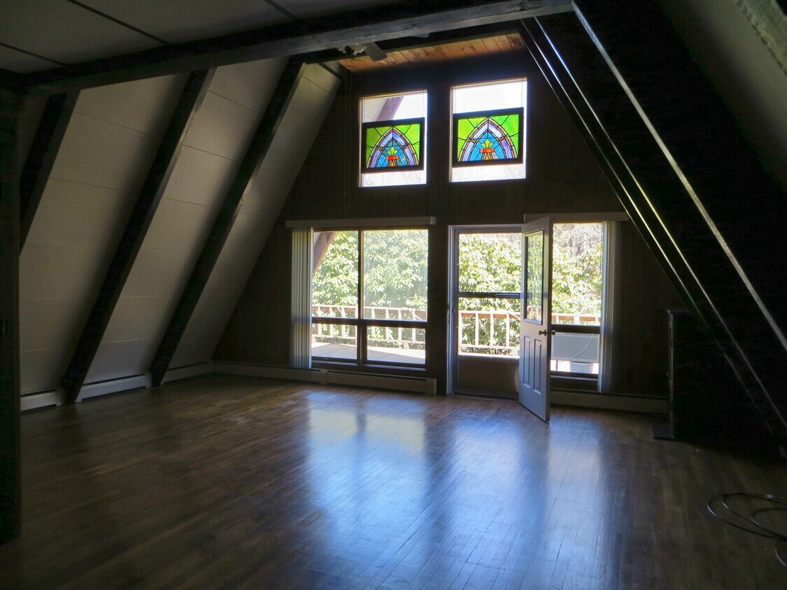 24' x 21' living area - 15 Lake Catalpa Rd