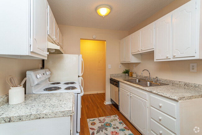 2BR, 1BA - Magnolia Place