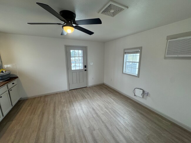 Foto del edificio - 210 H Pickens Rd