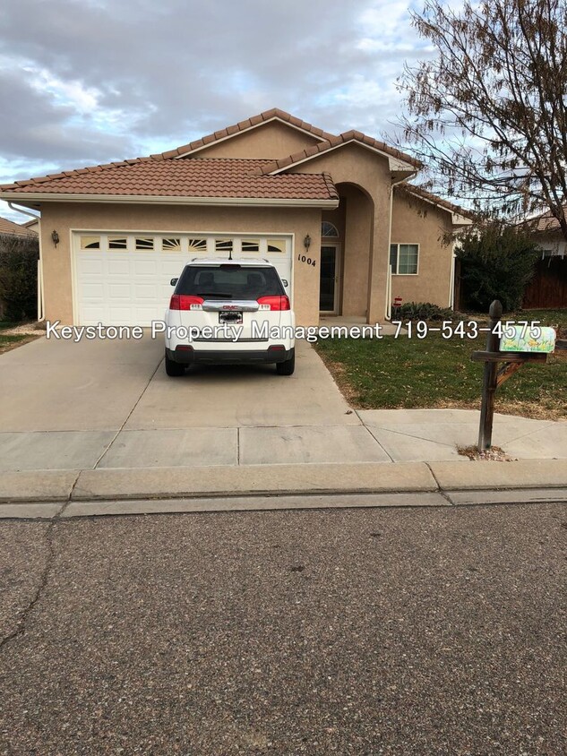 Primary Photo - South side Domega Home 3 Bedroom/2 Bath/2 ...