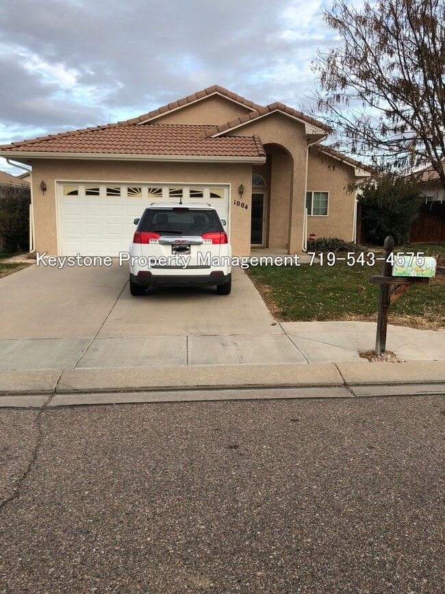 Building Photo - 1004 Cherrycrest Dr