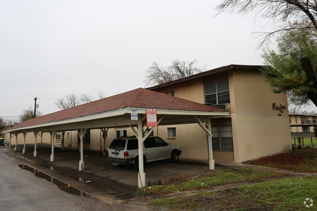Parking Area - Silver Springs Apartments
