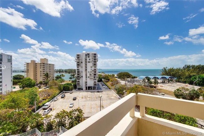 Building Photo - 2 br, 2 bath  - 2500 Brickell Ave Apt 707